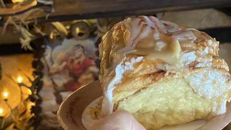 gaston's tavern cinnamon roll